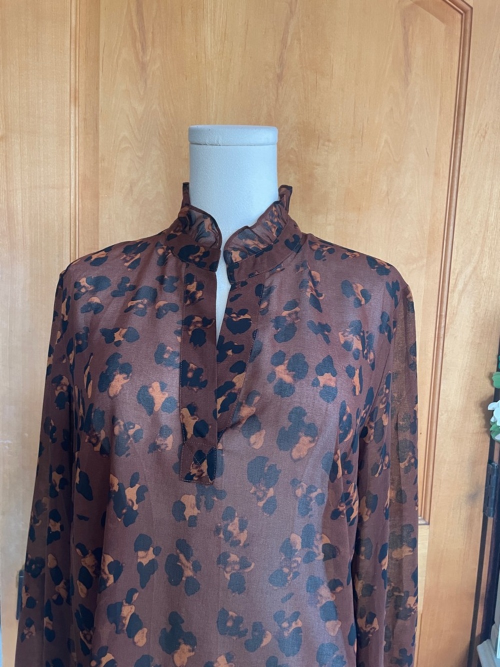 Cabi Gorgeous Semi Sheer Brown Animal Print Ruffle Neck Blouse Small - Picture 5 of 15